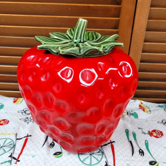 Mccoy Kitchen Vintage Mccoy Ceramic Strawberry Cookie Jar Poshmark